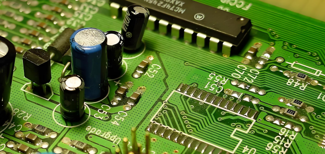 電子線路板清洗時使用水基清洗劑與溶劑清洗劑的區別