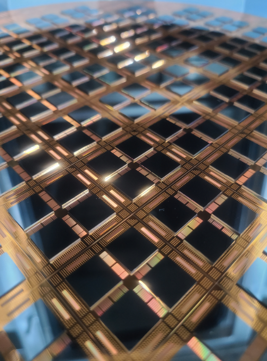 Flip Chip（倒裝芯片）清洗工藝的核心要求與技術邏輯--合明科技